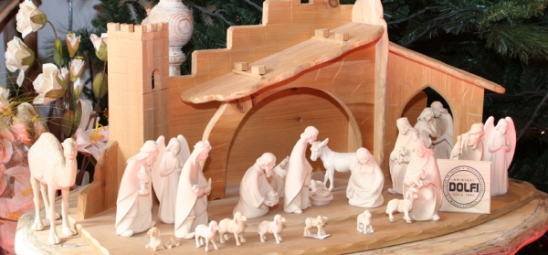 Hand carved wooden Nativity scenes and nativity sets in wood