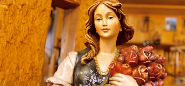 Traditional wood carved sculptures and wooden statues, made in Italy